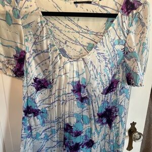Elie Tahari White blouse with Purple and Blue Accents silk short puff sleeves